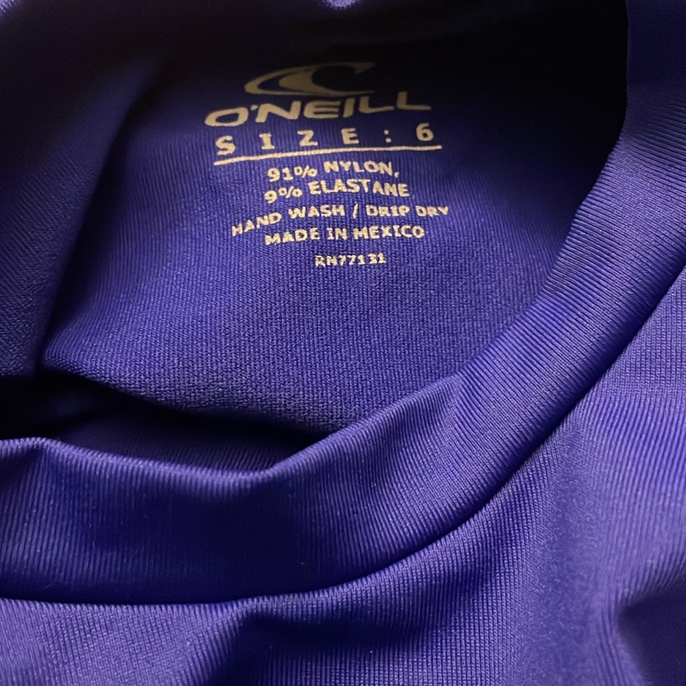 O'Neill purple Rashguard - Picture 5 of 7